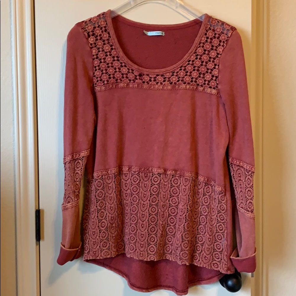 Hi-low sweater with crochet detail 🖤